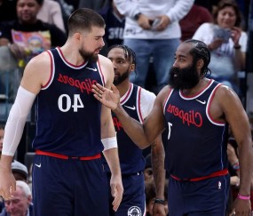 包含转折点洛杉矶快船手感冰凉，CBA常规赛冲刺阶段攻防权衡，引发热议，资深球员宣示担当的词条-爱游戏官网